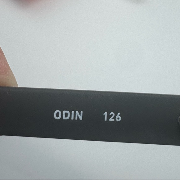 Quay Australia Odin 126 Black Sunglasses Matte Frame Gold Bridge With Case - Picture 7 of 9